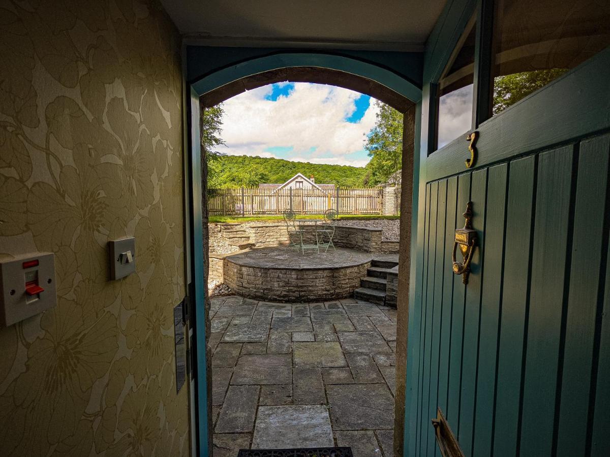 Beautiful Listed Flat With Private Garden, Birnam Apartment Exterior photo
