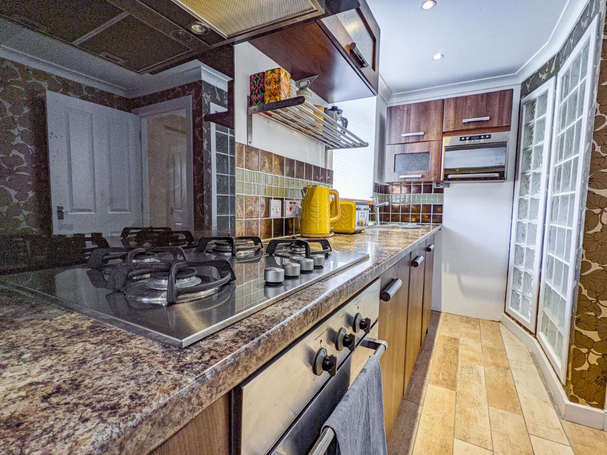 Beautiful Listed Flat With Private Garden, Birnam Apartment Exterior photo